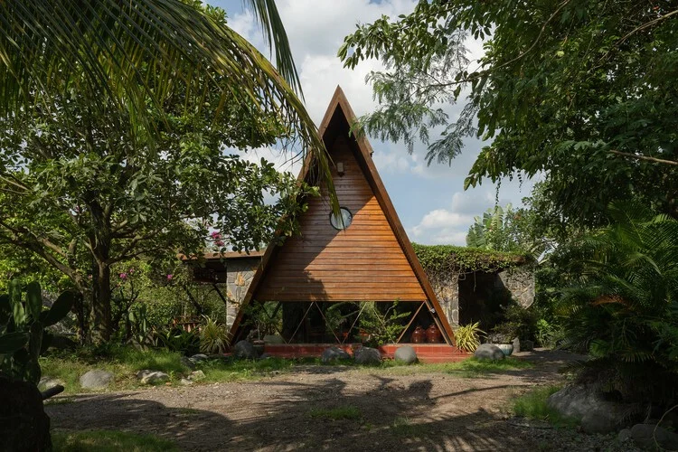 Casa 9: A Sanctuary of Tropical Equilibrium by Hoang GK