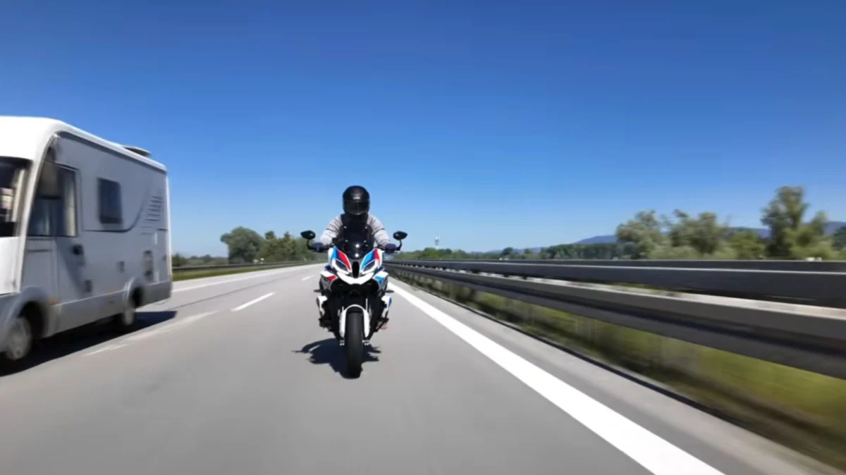 The Illusion of Velocity: Why 160 MPH on a Motorcycle Can Feel Surprisingly Mundane